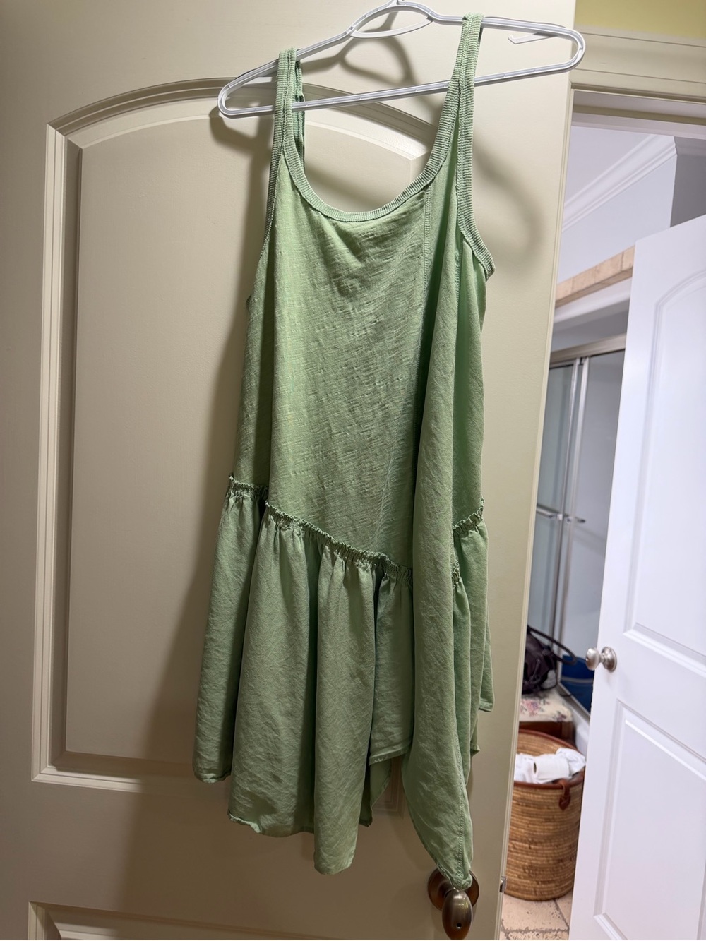 Relaxed Sleeveless Midi Dress in Light Green